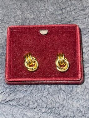 Pair earrings
